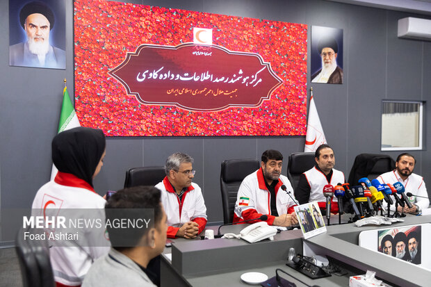دیدار رییس جمعیت هلال احمر با معلمان داوطلب مدرسه هلال احمر