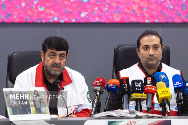 دیدار رییس جمعیت هلال احمر با معلمان داوطلب مدرسه هلال احمر