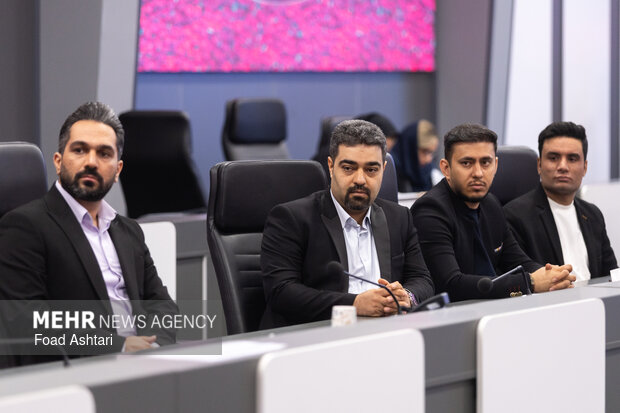 دیدار رییس جمعیت هلال احمر با معلمان داوطلب مدرسه هلال احمر