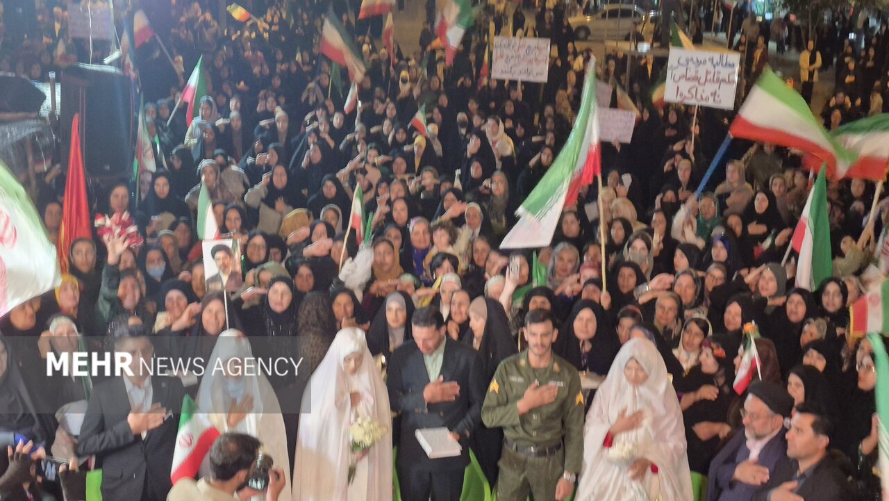 برگزاری مراسم عروسی پنج زوج جان فدای یاسوجی در هشتادمین شب تجمع