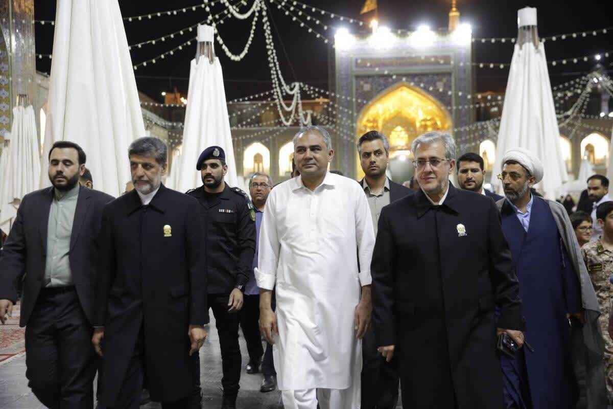 تشرف وزیر کشور پاکستان به حرم مطهر امام رضا(ع)