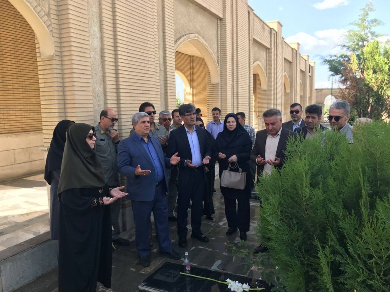 تجدید میثاق معاون رئیس‌جمهور با شهدای محیط‌بان کردستان