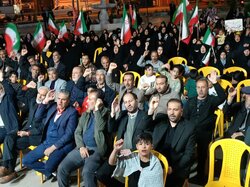 اجتماع با شکوه مردم ضیاءآباد در زیر باران