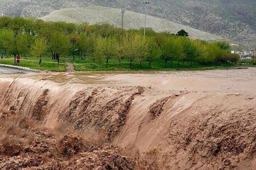 سیل راه ارتباطی ۱۰ روستای گردشگری کلات را مسدود کرد