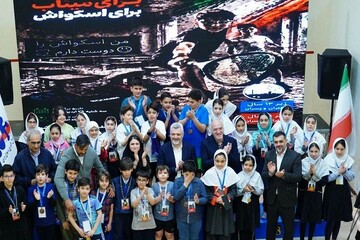 طنین یاد شهدای میناب در کورت‌های اسکواش
