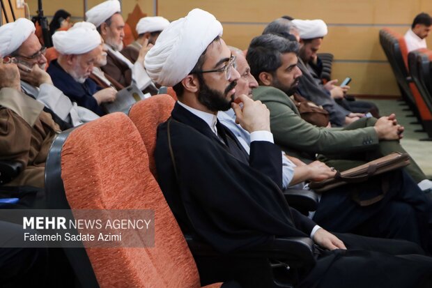 آیین رونمایی از مجموعه «منظومه فکری آیت‌الله‌العظمی مکارم شیرازی»