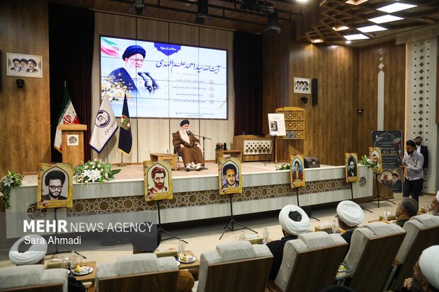 اختتامیه جشنواره «پرچمداران انقلاب اسلامی، دفاع مقدس و مقاومت» در مشهد