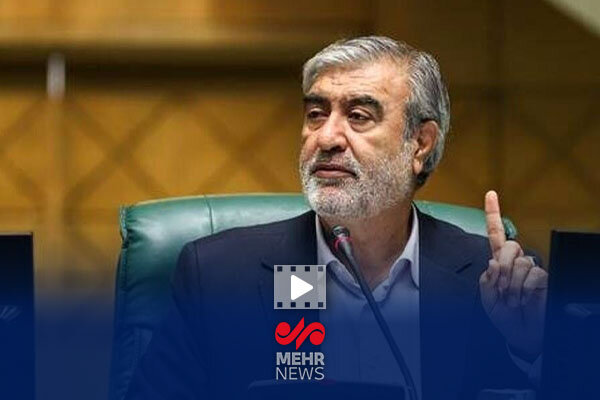 عزیزی: ارزش انقلاب از طریق شهدا به گوش جهانیان رسانده شد