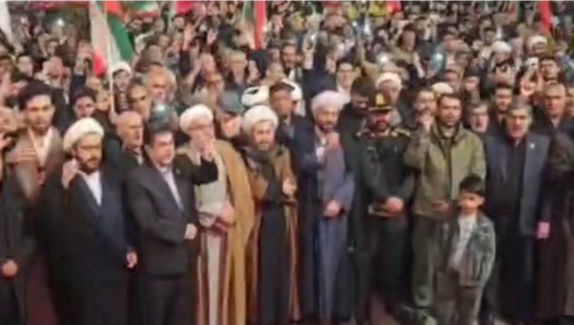 طنین فریاد «حیدرحیدر» مردم خوی در تجمع شبانه