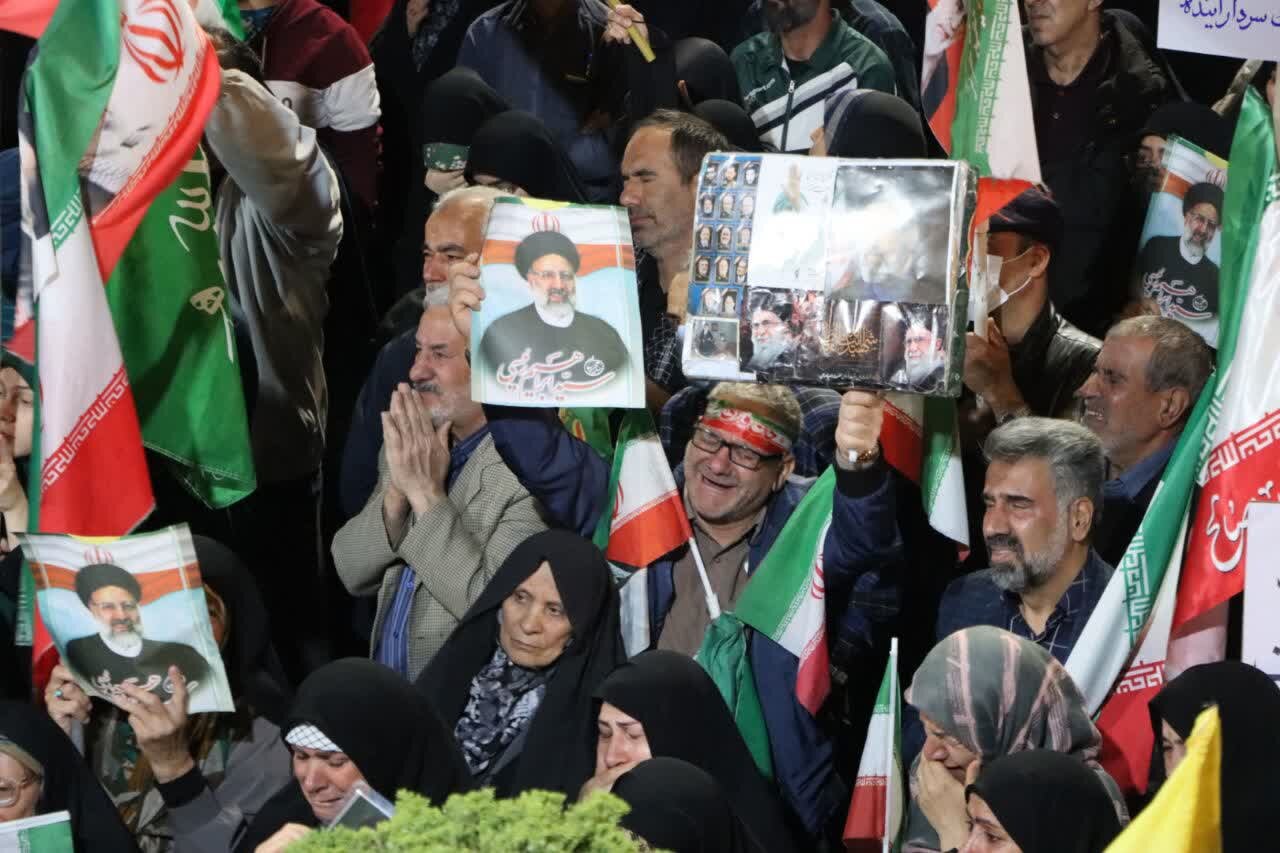 میدان‌داری شبانه کردکویی‌ها؛ نمایش وحدت و پایبندی به انقلاب