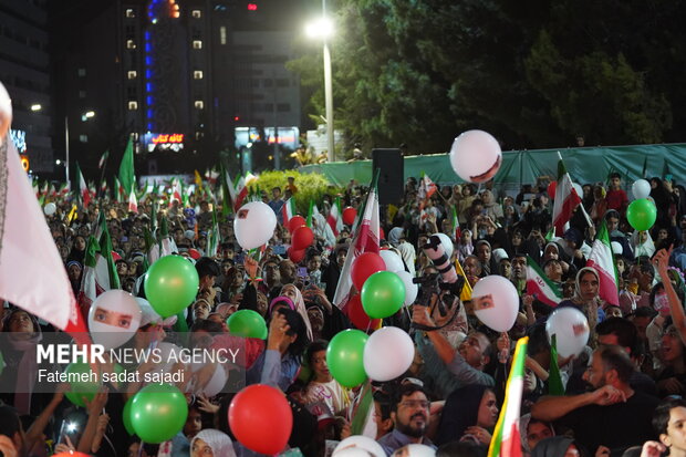 اجتماع بزرگ فرزندان ایران در میدان کوثر کرمان