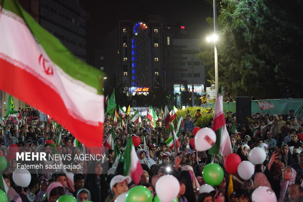 اجتماع بزرگ فرزندان ایران در میدان کوثر کرمان