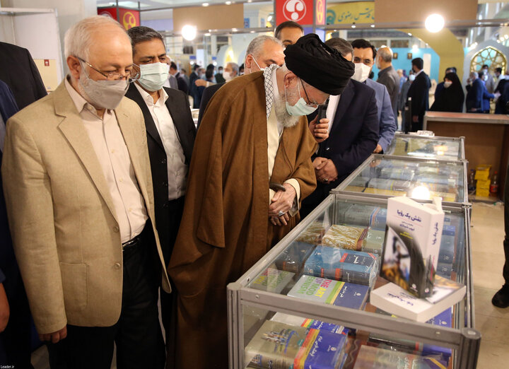 کتاببازِ مصلی؛ مروری بر حضور رهبر شهید در ادوار نمایشگاه کتاب تهران