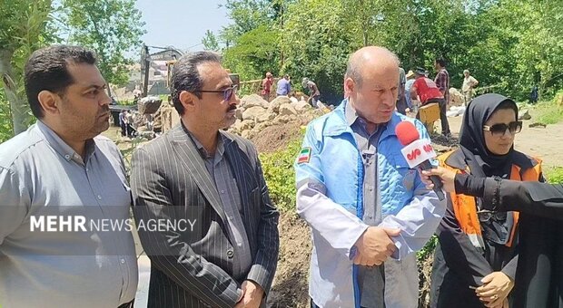 ویشکایی: پل تخریب شده روستای بازارده به صورت موقت در حال بازسازی است