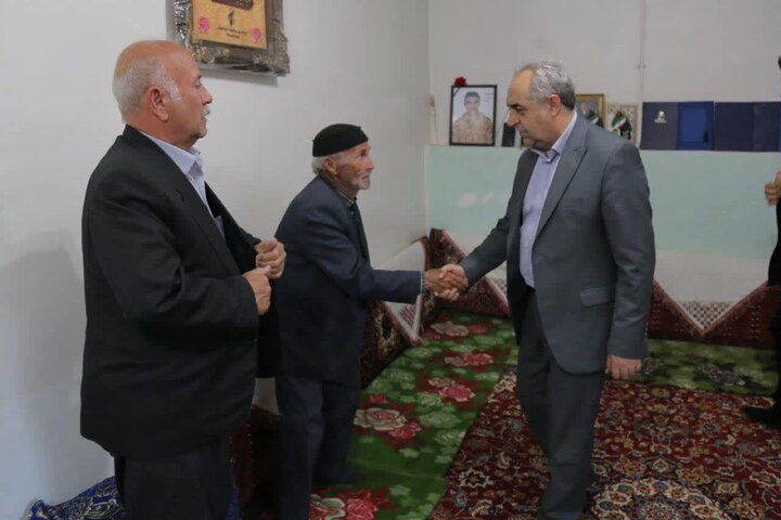 تجلیل از خانواده‌های شهدای جنگ رمضان در سفر سرمست به بناب