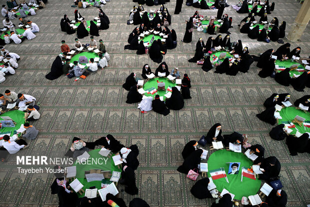 ختم قرآن به یاد رهبر شهید در همدان