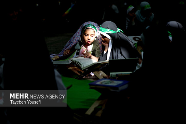 ختم قرآن به یاد رهبر شهید در همدان