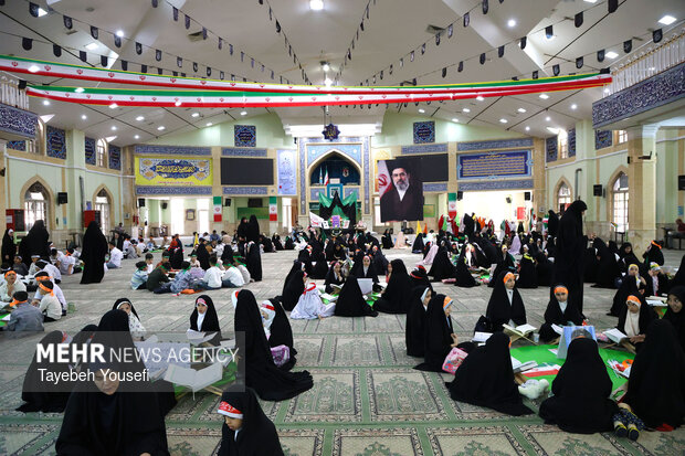 ختم قرآن به یاد رهبر شهید در همدان
