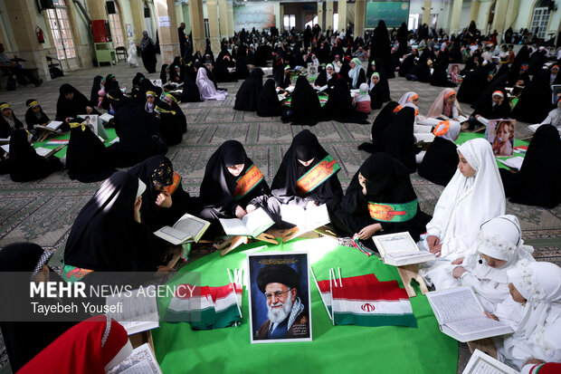 ختم قرآن به یاد رهبر شهید در همدان