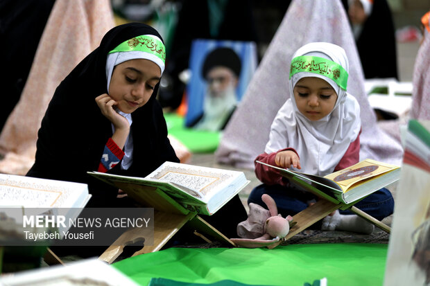 ختم قرآن به یاد رهبر شهید در همدان