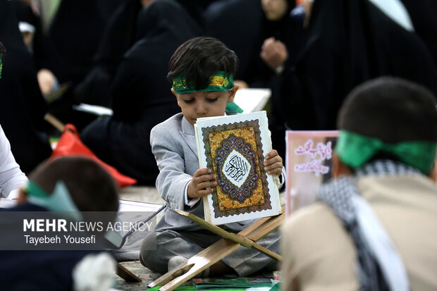 ختم قرآن به یاد رهبر شهید در همدان