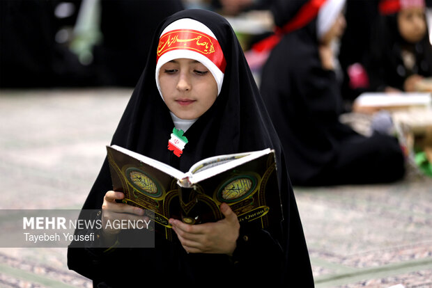 ختم قرآن به یاد رهبر شهید در همدان