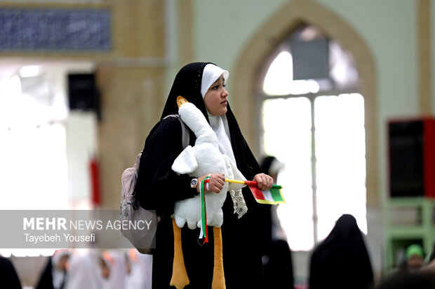 ختم قرآن به یاد رهبر شهید در همدان