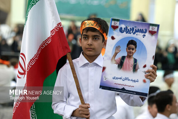 ختم قرآن به یاد رهبر شهید در همدان