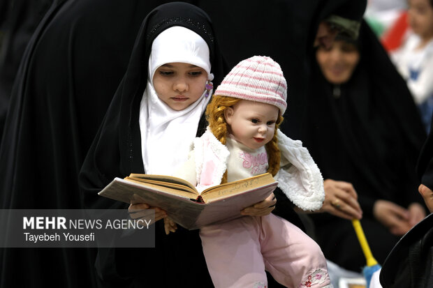 ختم قرآن به یاد رهبر شهید در همدان