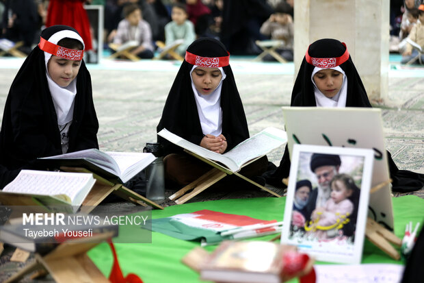 ختم قرآن به یاد رهبر شهید در همدان
