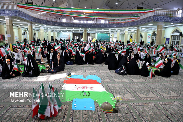 ختم قرآن به یاد رهبر شهید در همدان