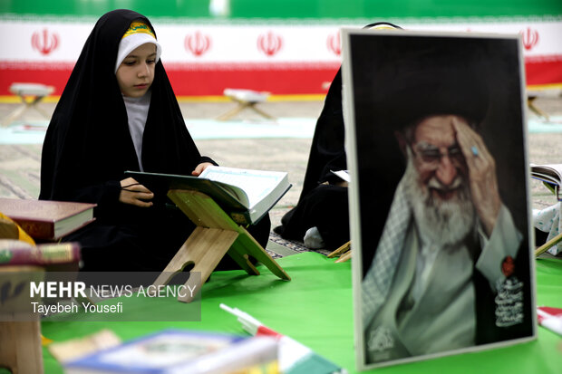 ختم قرآن به یاد رهبر شهید در همدان