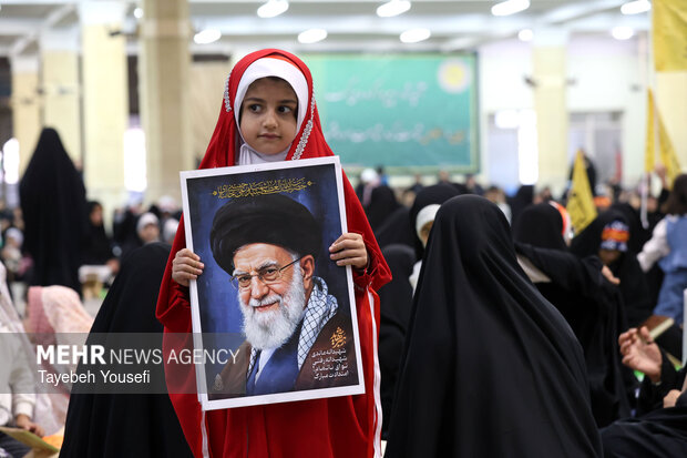 ختم قرآن به یاد رهبر شهید در همدان