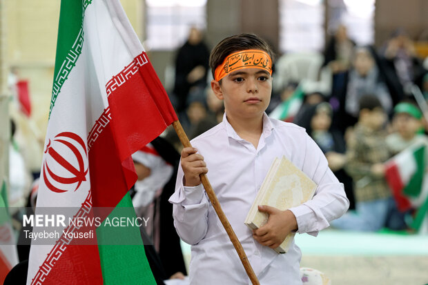 ختم قرآن به یاد رهبر شهید در همدان
