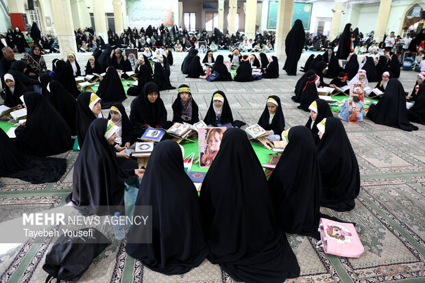 ختم قرآن به یاد رهبر شهید در همدان