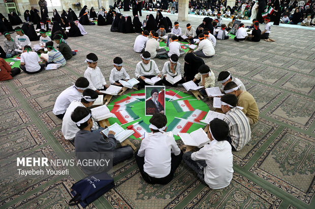 ختم قرآن به یاد رهبر شهید در همدان