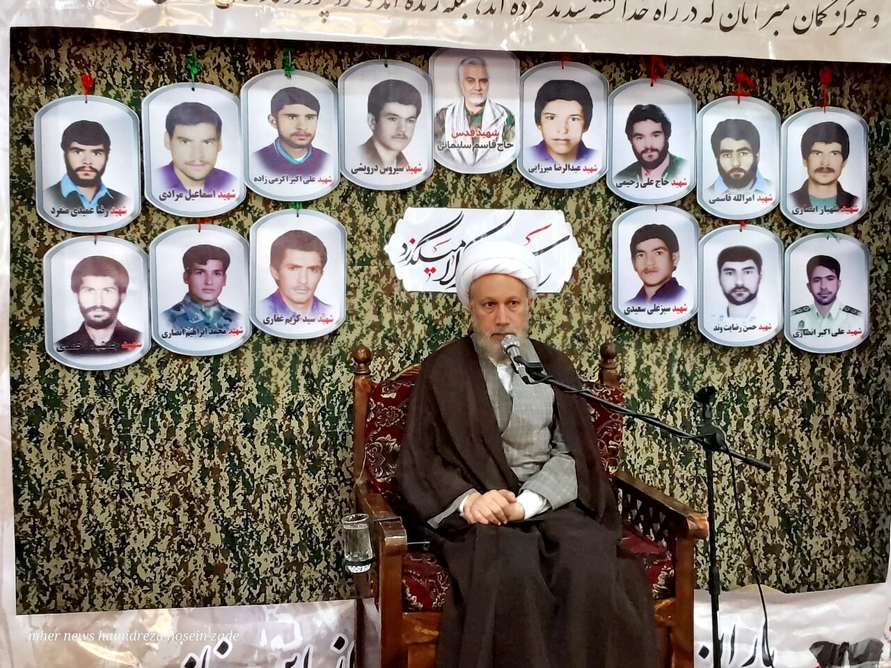 استقامت در مسیر انقلاب، برکات الهی را به همراه دارد