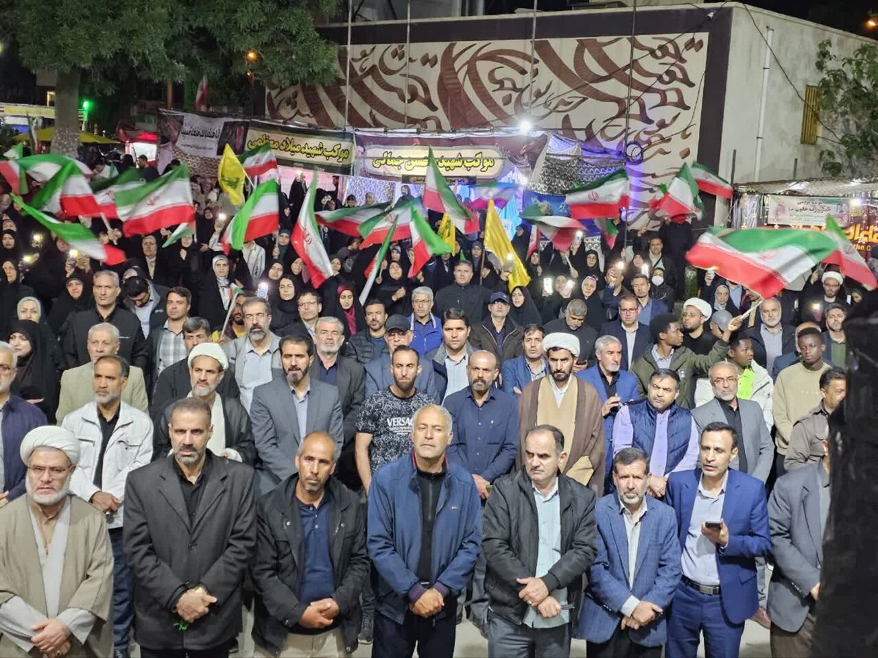 حضور آگاهانه سنندجی‌ها در میدان آزادی شهر با فریاد مرگ بر آمریکا
