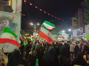 خرم‌آبادی‌ها: «ایستاده‌ایم تا آخر، مطیع امر رهبر»