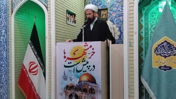 امام جمعه سنقروکلیایی: کم‌کاری هم مصداق کم‌فروشی است
