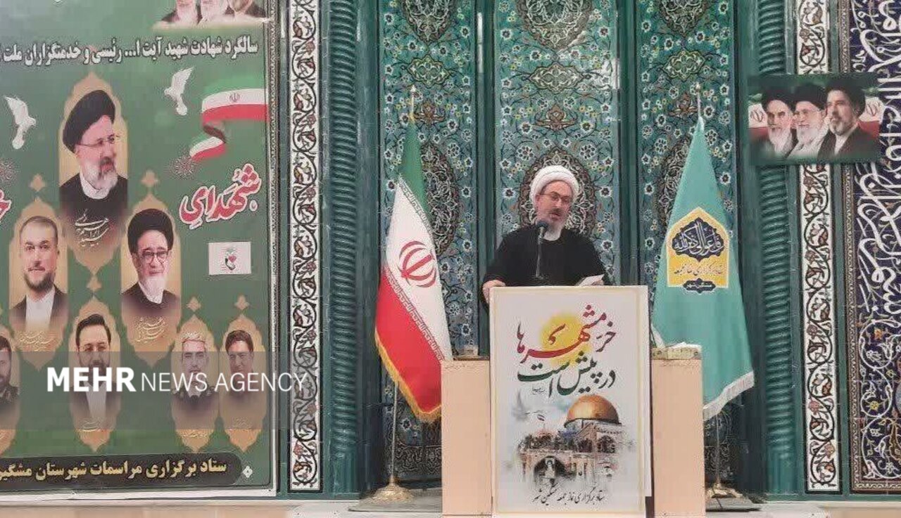حضور مردم پشتوانه عملی نیروهای مسلح است