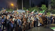 آستارا در شب هشتاد و سوم؛ باران هم مانع حضور مردم نشد