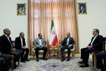 Pakistan Army chief holds meeting with Pezeshkian in Tehran