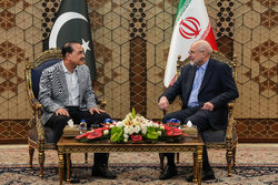 Pakistan army chief meets Iran's Ghalibaf