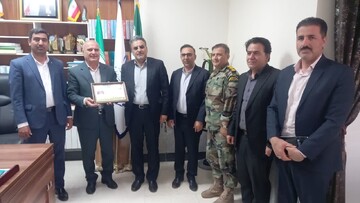 اهدای کارت «همیار طبیعت» به فرمانداران ۳ شهرستان لرستان