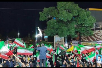 آیین گرامیداشت شهدای جنگ رمضان همزمان با تجمع شبانه سنندجی‌ها