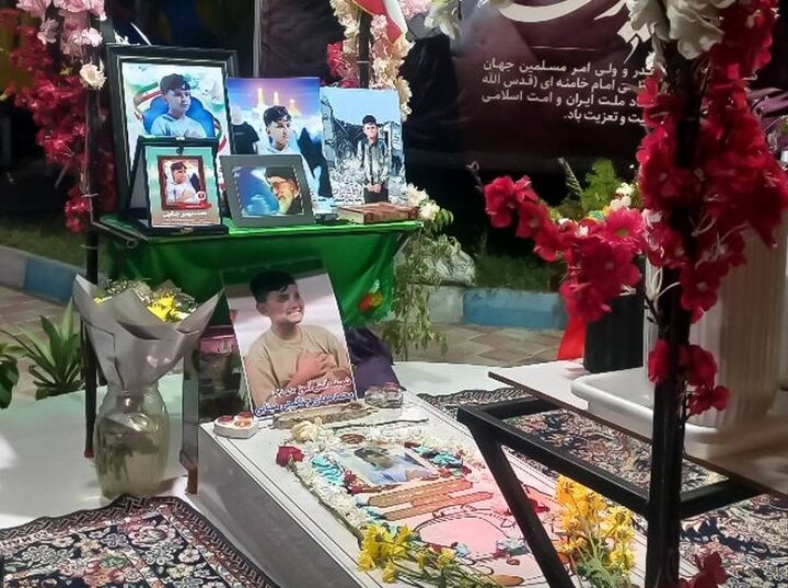 مزار کوچک پرچم‌پوش