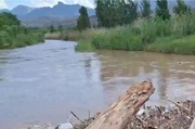 ۳۰ گردشگر در سیلاب آبشار سمبی بهشهر گرفتار شدند