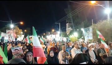 مویه خوانی به یاد رهبر شهید در اجتماع شبانه پلدختر