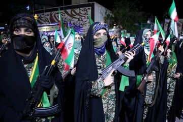 آیین گرامیداشت شهدای جنگ رمضان همزمان با تجمع شبانه سنندجی‌ها